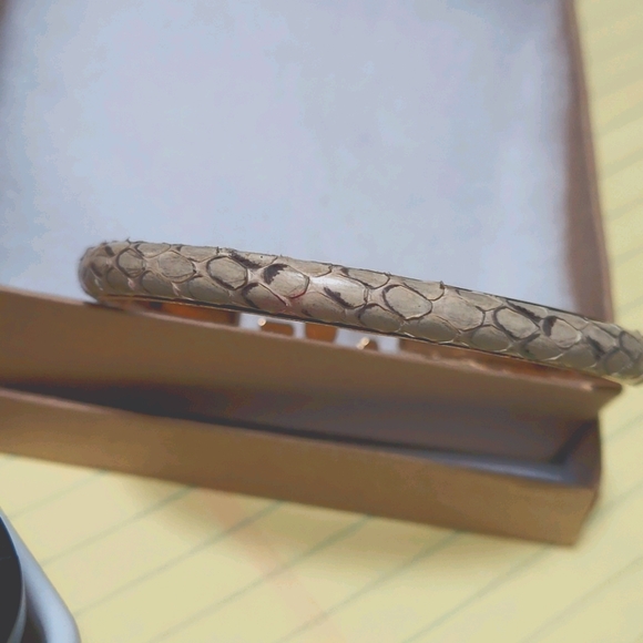 Genuine GUCCI SNAKE BANGLE - Picture 3 of 5
